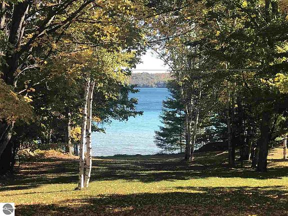4th image of 1387 N West Torch Lake Dr