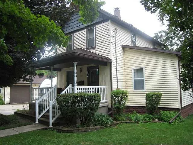 102 W Park St photo 1