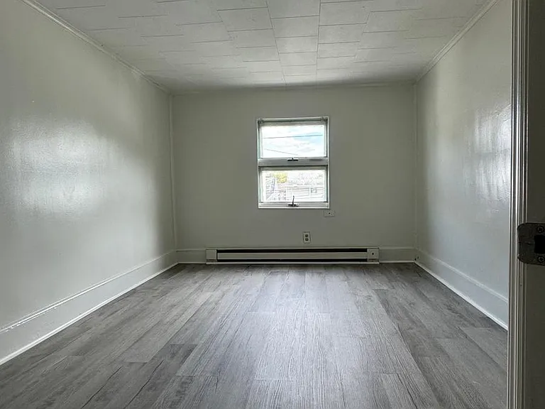 117-119 S Walnut St #120 — Photo 9