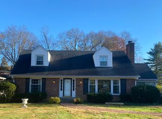 705 Waterford Rd, Windy Hills, KY 40207