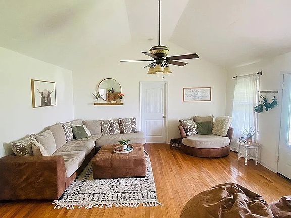 3rd image of 126 Kelsie Cir