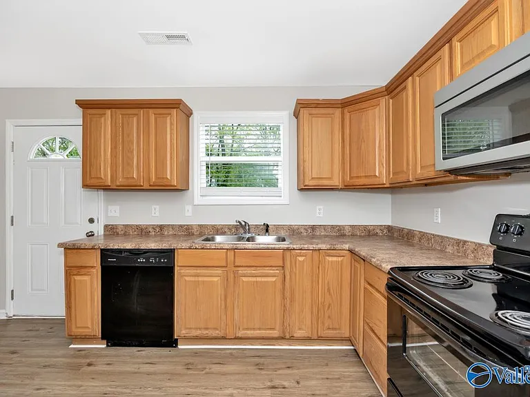 800 Linwood Dr NW — Photo 5
