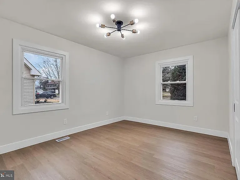 142 Eastbrook Ln — Photo 22