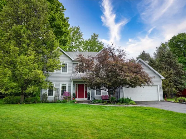 3192 Valley Dr, Walworth, NY 14568