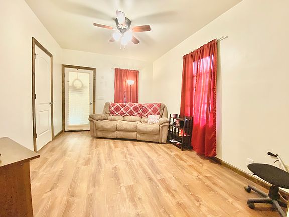 2nd image of 913 N Bell Ave