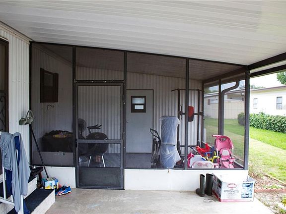 3rd image of 224 Caloosa Lake Cir N