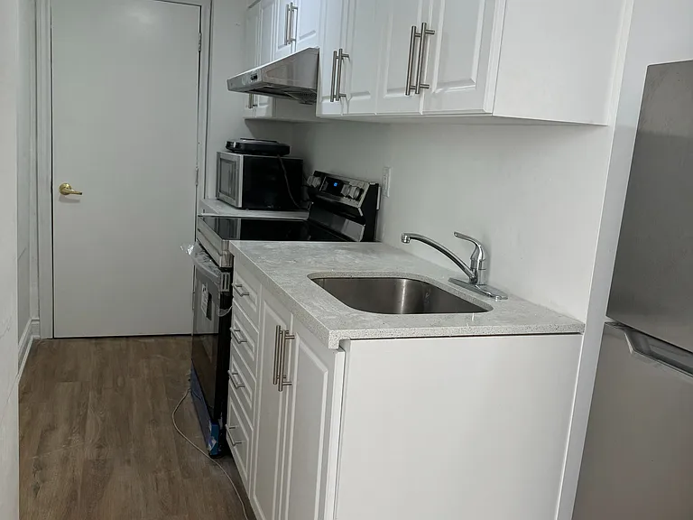 7227 Para Pl #LEGAL BASEMENT — Photo 7