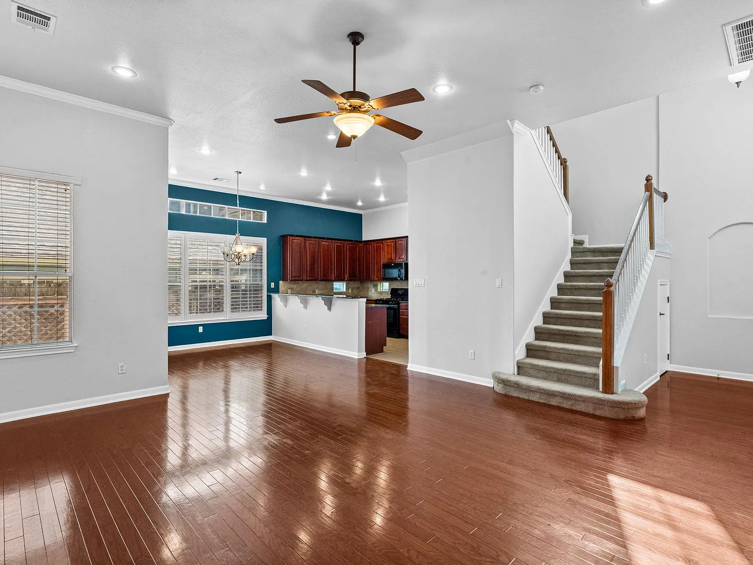 3 bed, 2.5 bath, 2144 sqft, $2,850 — Photo 4