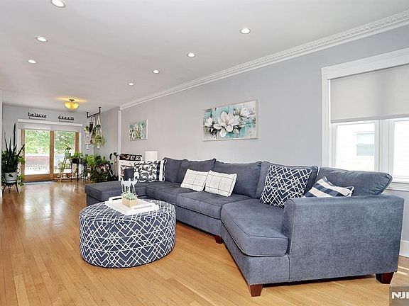 4th image of 117 Roxbury Rd