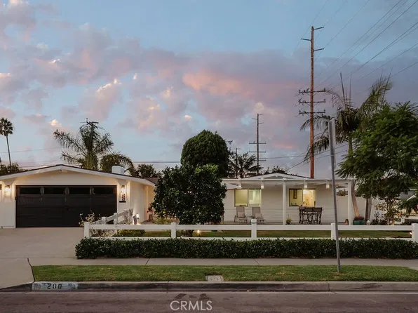 200 Wake Forest Rd, Costa Mesa, CA 92626