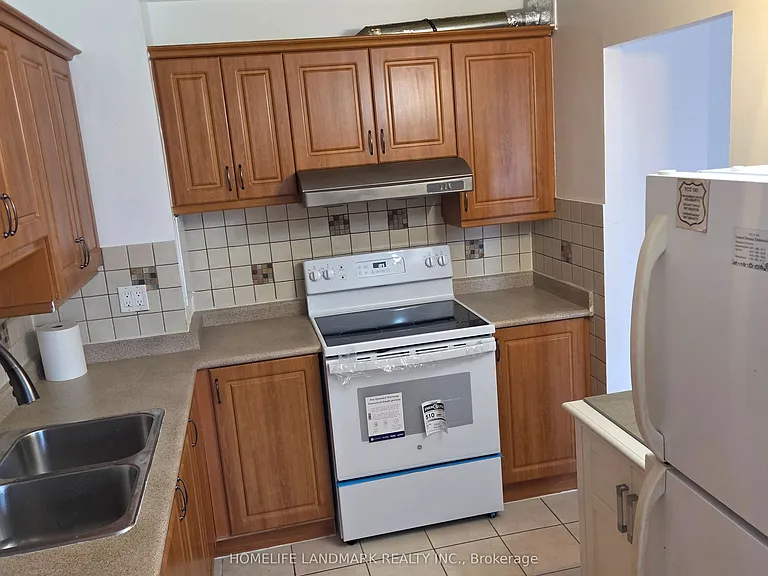 100 Leeward Glenway #301 — Photo 9