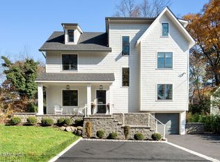 44 Amherst Rd, Riverside, CT 06878