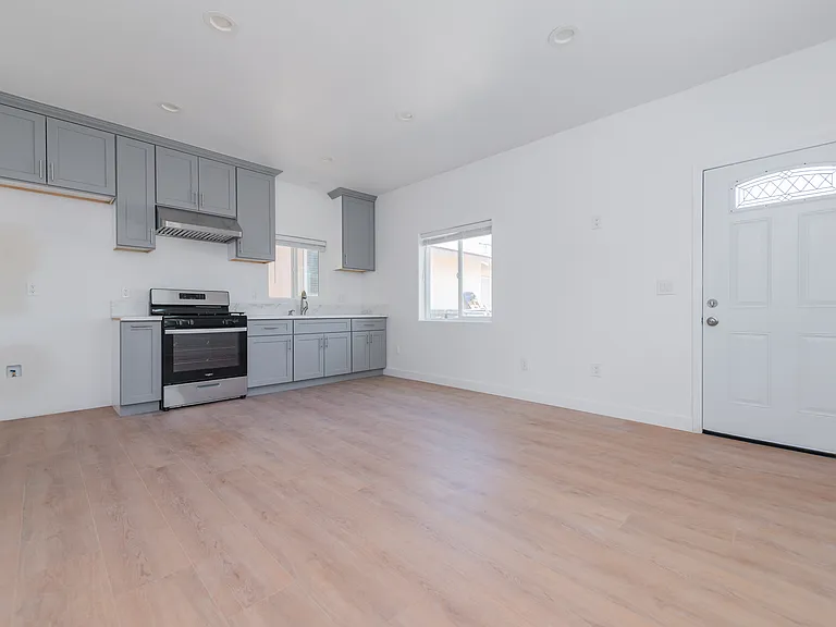 5033 Sultana Ave #B — Photo 5
