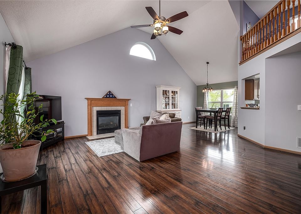 1st image of 332 Moss Ct