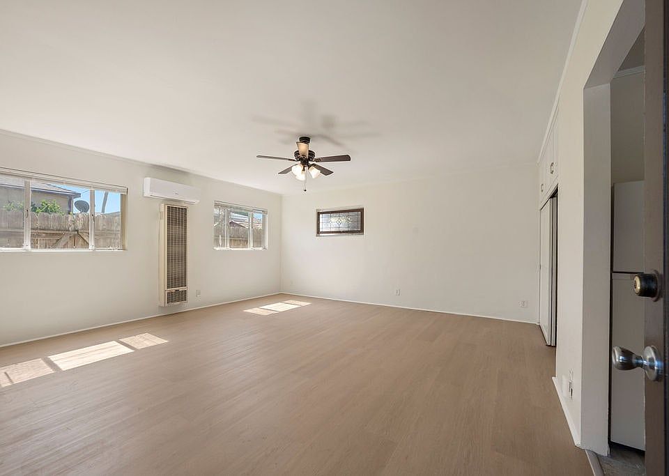 1st image of 4735 Valencia Dr #1/2