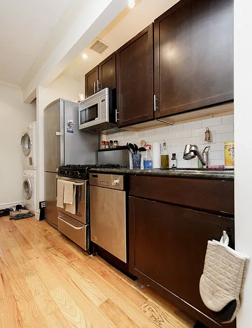 Building Photo - 407 E 81st St #3