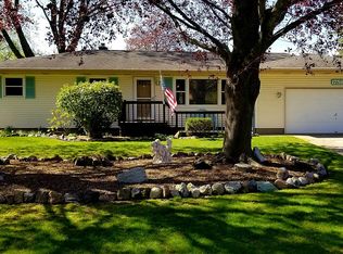 1758 S Donna Dr, Stevensville, MI 49127