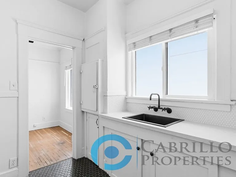 Casa Blanca Apartments — Photo 9