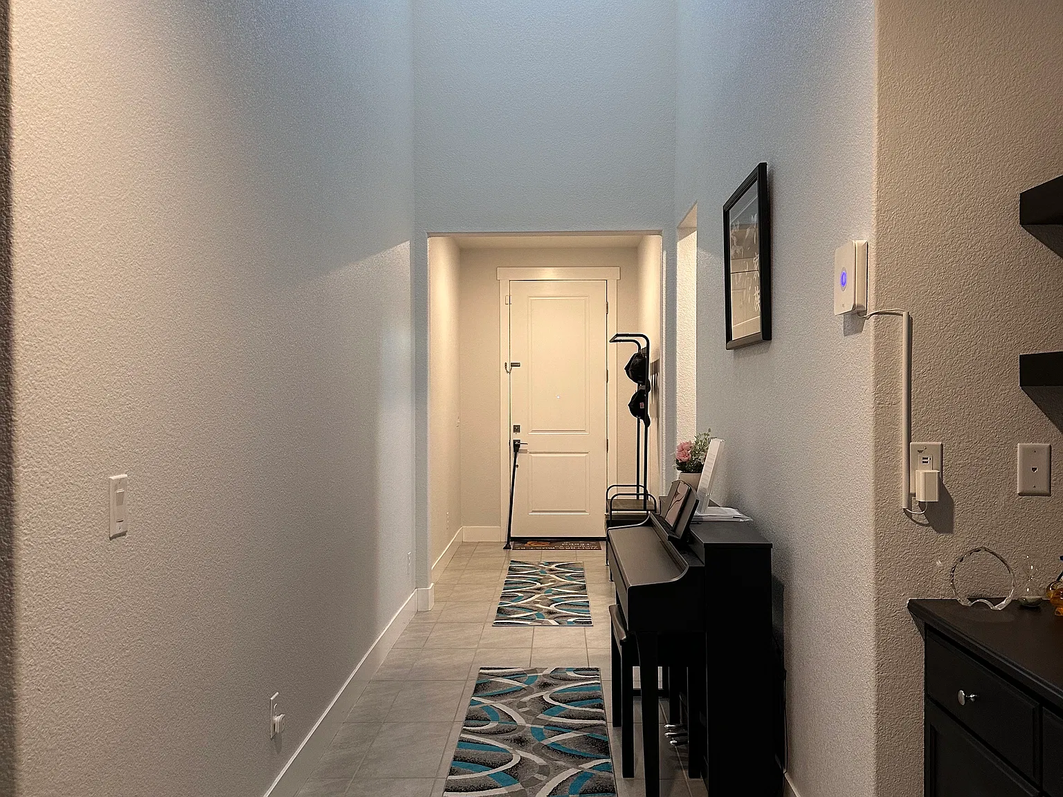 3 bed, 2444 sqft, $3,100 — Photo 2