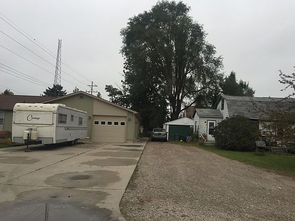2nd image of 5489 Raymond Ave