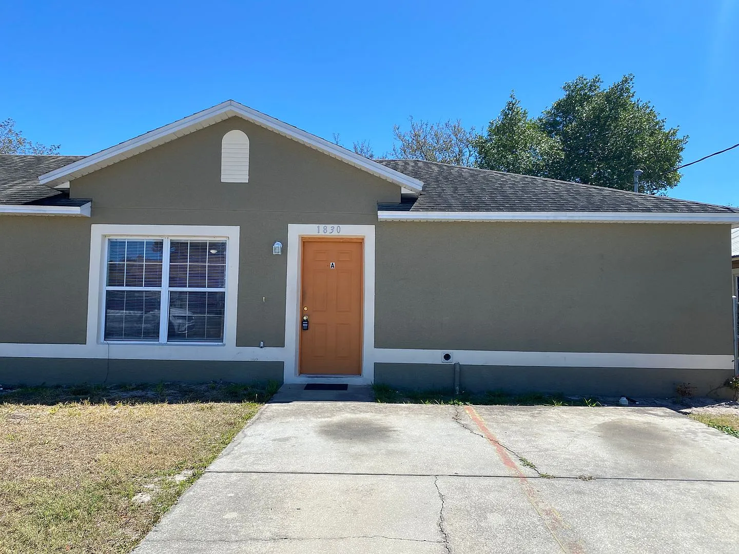 3 Bedroom, 1 bathroom Duplex Winter Haven! — Photo 1
