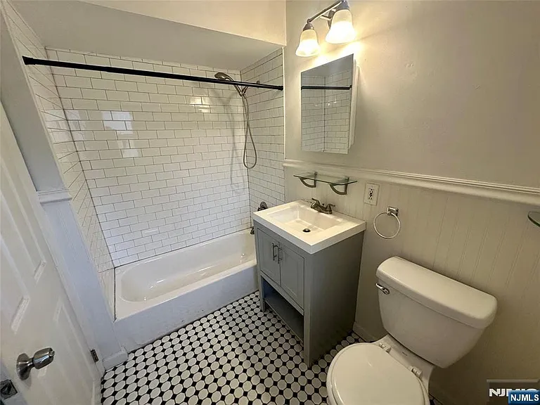 390 Orange Rd — Photo 13