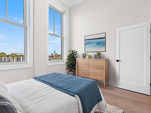4th image of 4-8 Franklin St #302