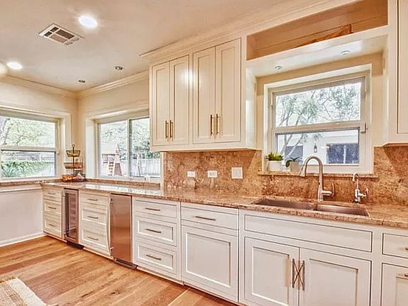 3rd image of 144 Oak Park Dr