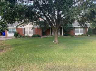 113 Oak Ridge Dr, Yoakum, TX 77995