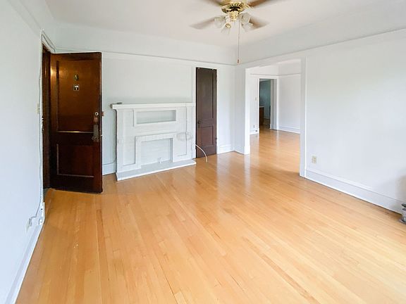 4th image of 1456 W Cornelia Ave APT 2