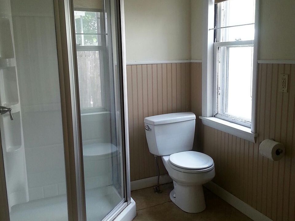 2nd image of 146 Main St APT B