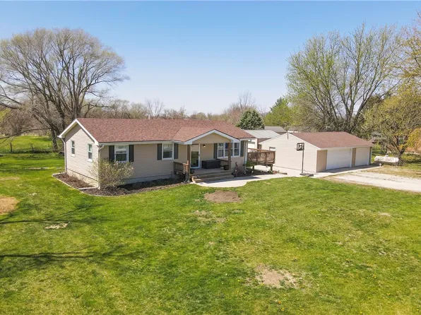 6048 Centre St, Carlisle, IA 50047