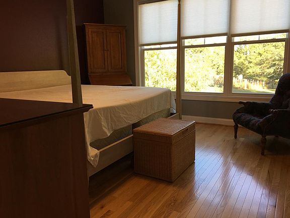 Large Master and closet. No furnishings.