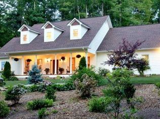 105 Thrashing Rock Dr, Hendersonville, NC 28739