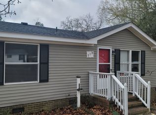 519 Jamestown Dr, Spring Lake, NC 28390