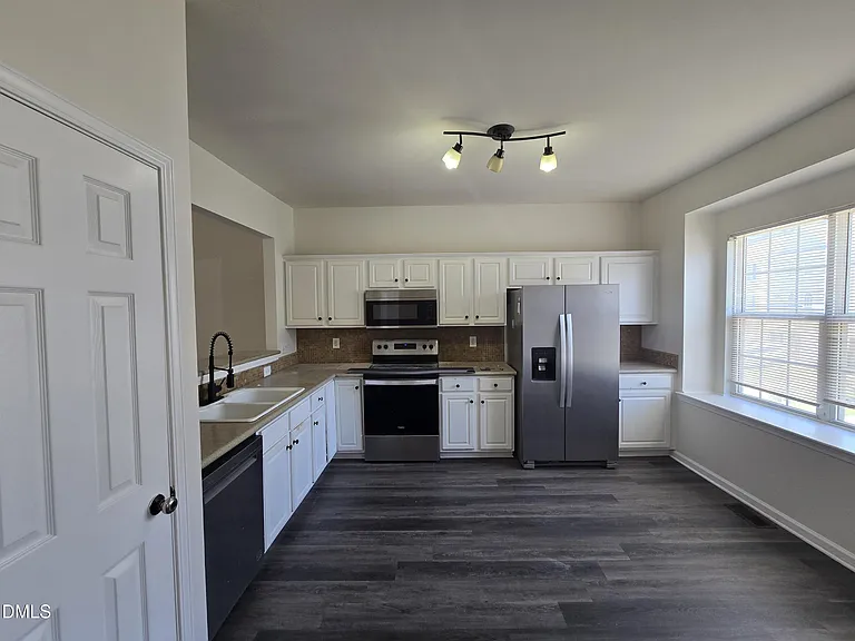 802 Sutter Gate Ln — Photo 15