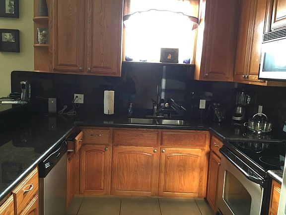 5th image of 112 E Oleander St