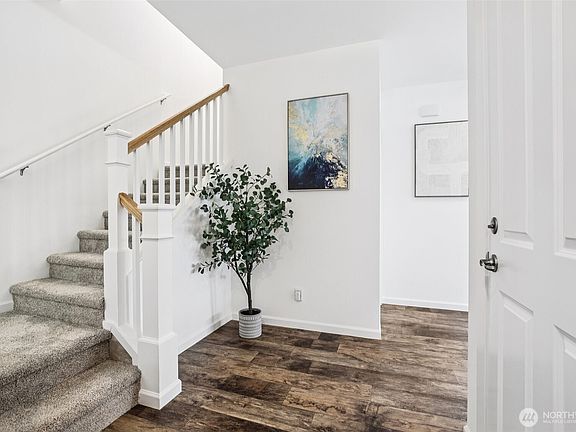 4th image of 1006 32nd Street NW