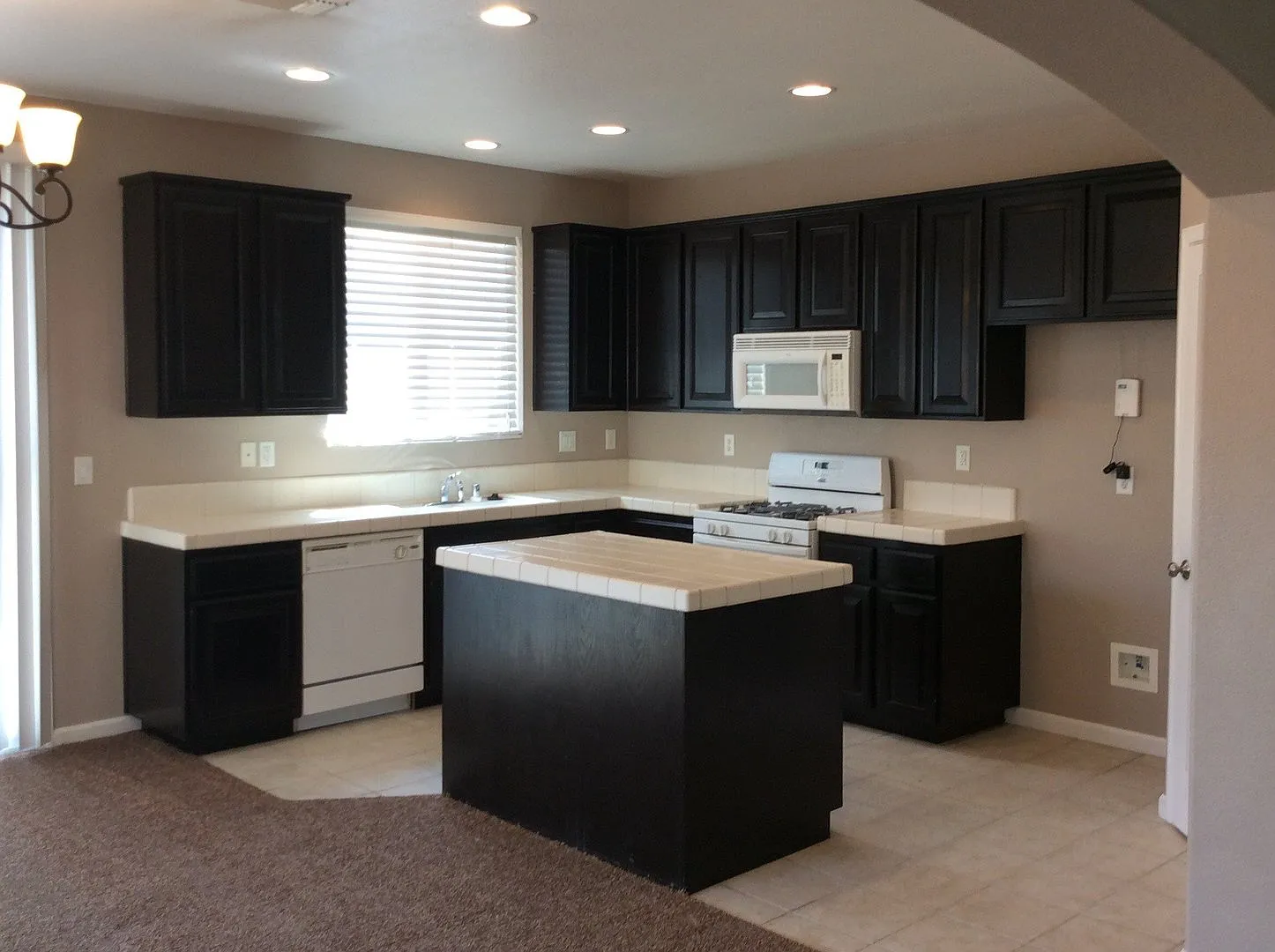 4 bedroom 2 bath 1927sq ft home located in Plumas Lake — Photo 3