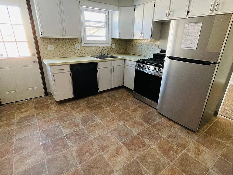 40 W Summerset Ln — Photo 14