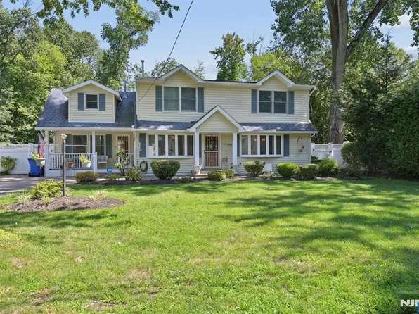 95 Knollwood Dr, Paramus, NJ 07652