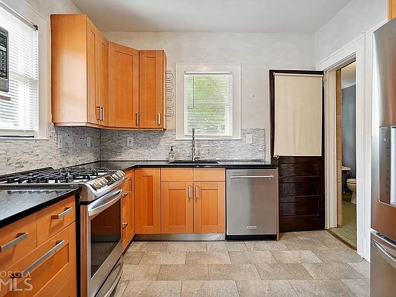 Kitchen with laundry closet (washer and dryer included)