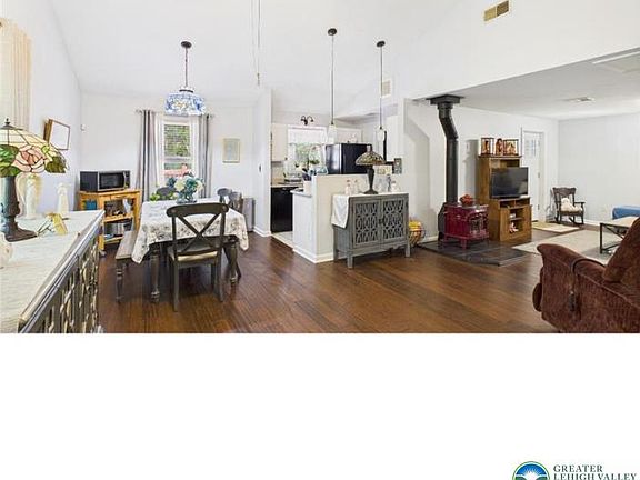 3rd image of 108 Abbey Ln