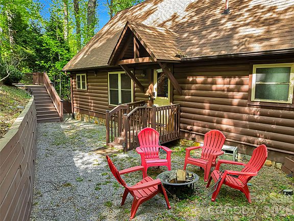 5th image of 586 Tanglewood Ln