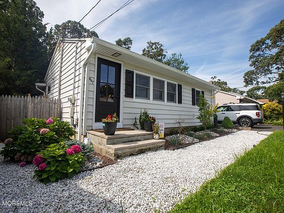 2nd image of 457 Augustus Rd