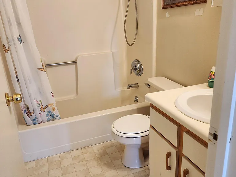 4 New Haven Dr #301 — Photo 23