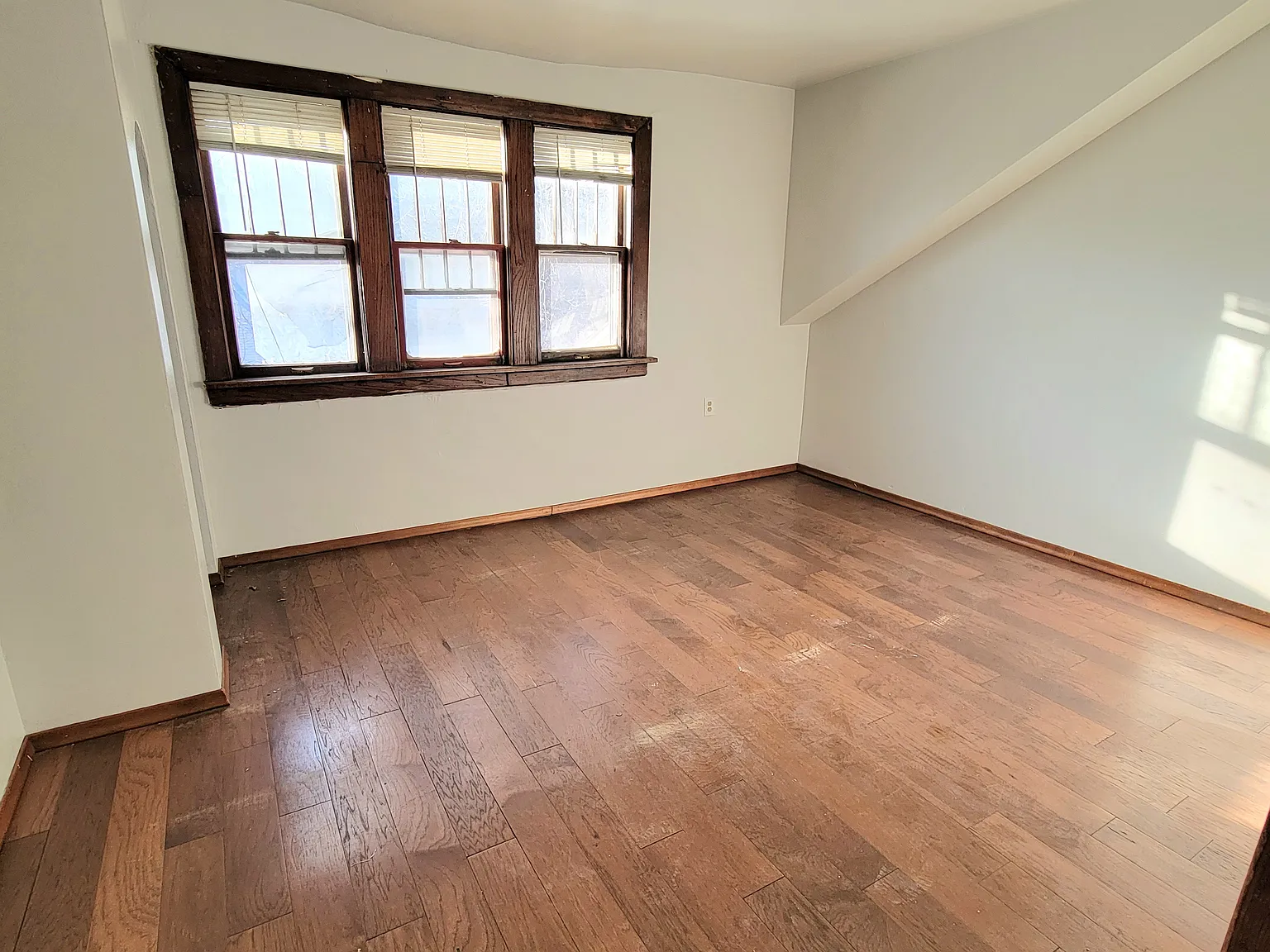 2 bed, 920 sqft, $1,300 — Photo 2