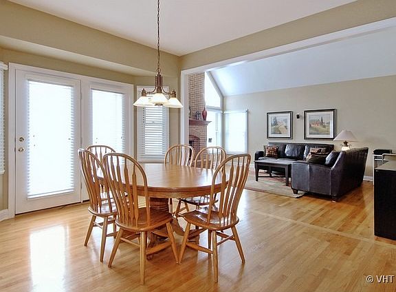 3rd image of 807 W Thornwood Dr