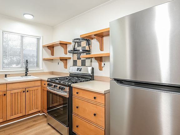 2nd image of 1978 Wellbourne Dr NE #7