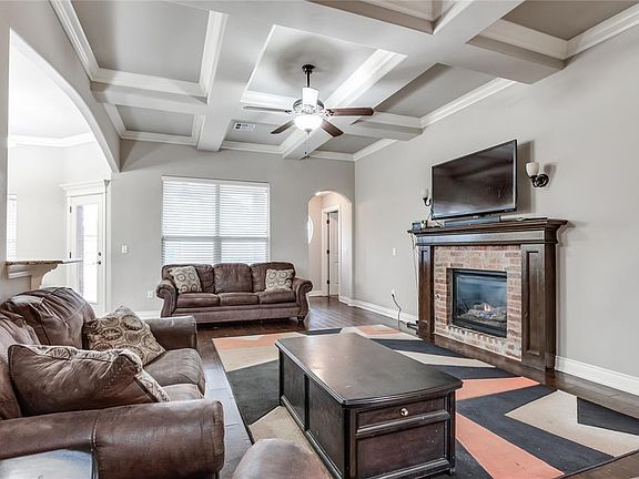 3rd image of 5900 Creekmore Dr